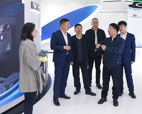 中國(guó)汽車(chē)工業(yè)協(xié)會(huì)付炳鋒一行到訪開(kāi)邁斯